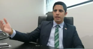 El diputado José Pérez Barboni en su despacho en la Asamblea Nacional