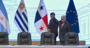El Presidente Mulino en la firma del acuerdo comercial en Paraguay