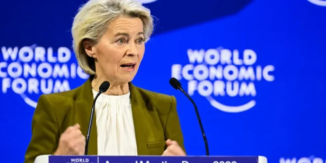 Ursula von der Leyen durante su discurso en Davos sobre la seguridad en Groenlandia