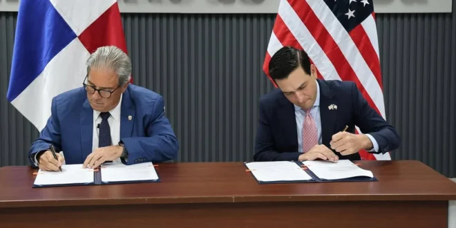 Firma del Memorando de Entendimiento entre el Embajador de EE.UU. y el Ministro de Salud de Panamá