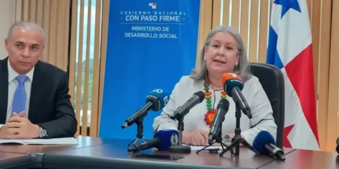 Ministra del Mides Beatriz Carles