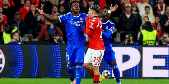 Prestianni y Vinicius Jr. durante el encuentro entre Benfica y Real Madrid