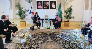 Reunión diplomática entre el Canciller Javier Martínez-Acha y el príncipe Faisal bin Farhan Al Saud en Riad