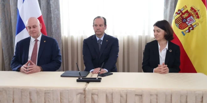 Canciller Martínez-Acha en la firma de la Alianza para el Desarrollo Sostenible entre Panamá y España