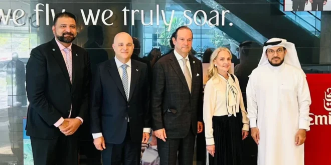 El Canciller Martínez-Acha Vásquez en reunión oficial con directivos de Emirates Airlines en Dubái