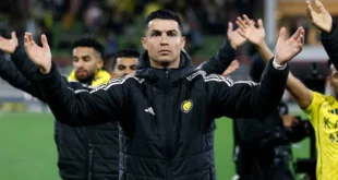 Cristiano Ronaldo con gesto de preocupación durante un partido en la liga de Arabia Saudita.