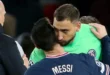 Gianluigi Donnarumma y Lionel Messi abrazándose tras un partido