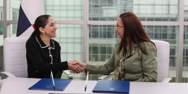 Firma de convenio entre el Ministerio de Cultura de Panamá y el Instituto Smithsonian