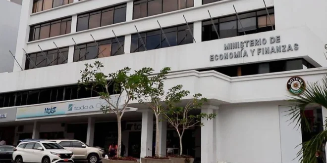 Sede del Ministerio de Economía y Finanzas de Panamá representando estabilidad financiera