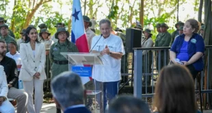 Ministro de Ambiente, Juan Carlos Navarro, durante el encuentro con los representantes de la UICN