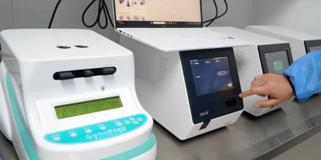 Equipo médico con tecnología Noul en el Policentro de San Isidro para diagnóstico de cáncer