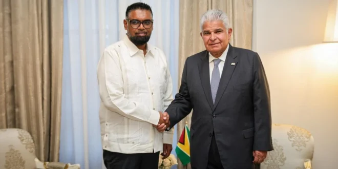 Presidente Mulino y Mohamed Irfaan Ali en el Palacio de las Garzas de Panamá
