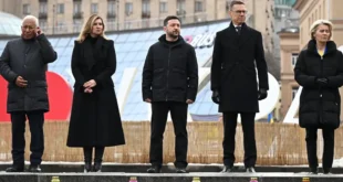 António Costa, Olena Zelenska, Volodimir Zelenski, Alexander Stubb y ursula von der Leyen, durante el homenaje a los caídos en la Plaza del Maidán.