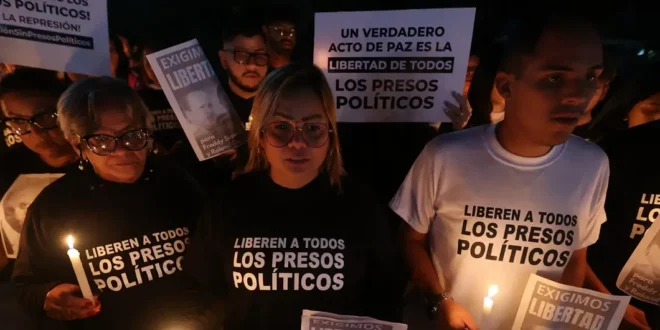 Familiares de presos políticos en vigilia