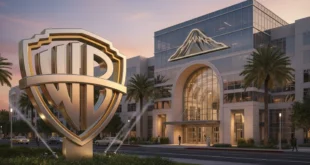 Logotipo de Warner Bros frente a oficinas corporativas de Paramount en Hollywood