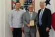 Embajador de EE.UU. Kevin Marino Cabrera junto al ministro de Salud Fernando Boyd Galindo y Matthew Carlson, director del Cuerpo de Paz en Panamá