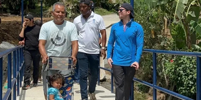Alcalde Mayer Mizrachi inaugurando puentes y parques en Las Mañanitas, Panamá