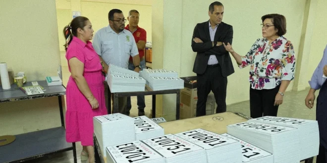 Primer lote de placas vehiculares 2026-2030 entregado a la Alcaldía de Panamá