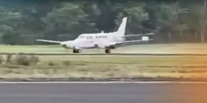 Aeronave Beechcraft King Air tras aterrizaje de emergencia en Panamá supervisado por la AAC