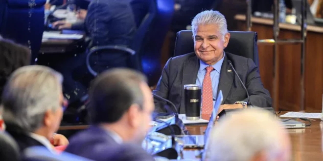 Sesión del Consejo de Gabinete de Panamá discutiendo temas económicos y financieros