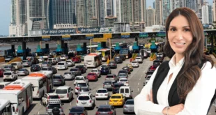 Tráfico denso en el Corredor Sur de Panamá durante la hora pico