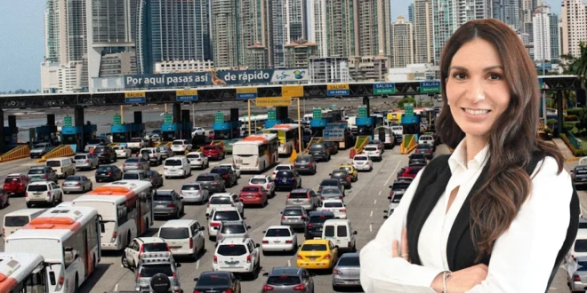 Tráfico denso en el Corredor Sur de Panamá durante la hora pico