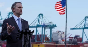 Representante comercial de Estados Unidos anunciando nuevas medidas arancelarias en Washington