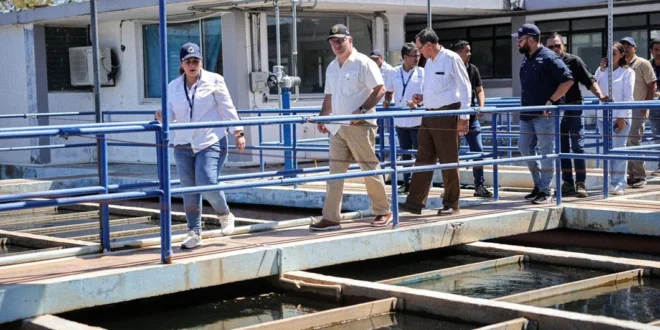 Ministro Orillac y técnicos del Gobierno Nacional supervisando equipos de bombeo en Azuero.