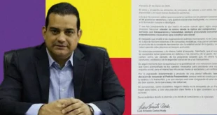 Luis Ernesto Carles anunciando su renuncia al Partido Panameñista por crisis interna