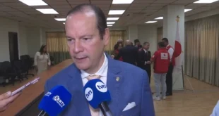 Canciller Javier Martínez-Acha dando declaraciones a la prensa referente a los 10 ciudadanos panameños retenidos en Cuba