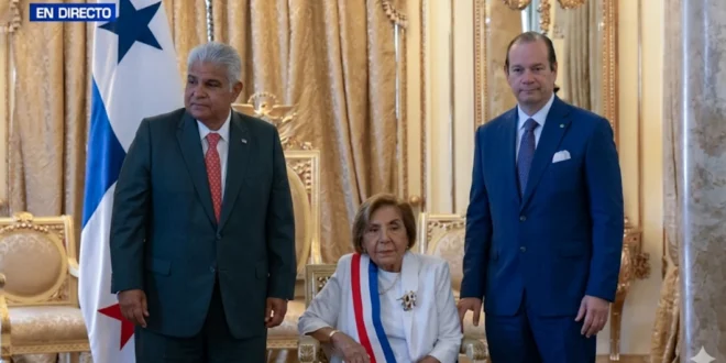 Mayín Correa recibe la condecoración Gran Cruz de la Orden Belisario Porras de manos del presidente José Raúl Mulino.