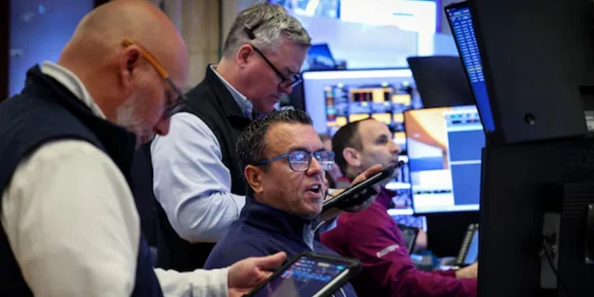 Caída de los mercados financieros globales por el alza del petróleo y tensiones geopolíticas.