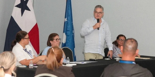 Ministro Juan Carlos Orillac en reunión con la Junta Técnica de Veraguas sobre suministro de agua