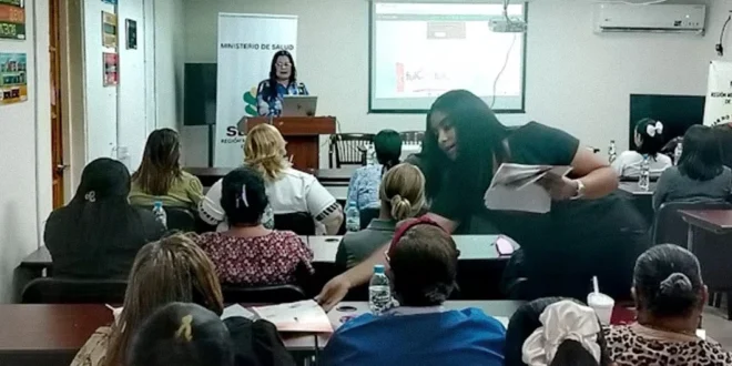 Personal del MINSA realizando labores de promoción de salud en comunidades panameñas