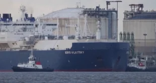 Petrolero ruso Anatoli Kolodkin atracando en el puerto de Matanzas, Cuba.