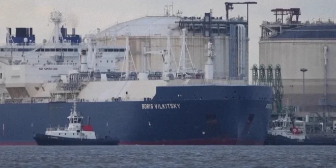 Petrolero ruso Anatoli Kolodkin atracando en el puerto de Matanzas, Cuba.