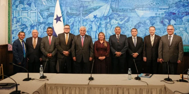 Presidente Mulino liderando reunión de trabajo con diputados de la bancada CD sobre proyectos nacionales