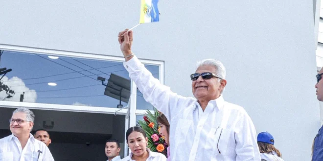 Presidente Mulino en la inauguración del nuevo estadio de béisbol Roberto Mariano Bula en la ciudad de Colón