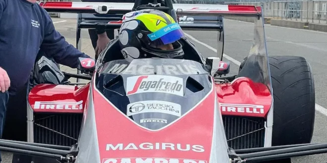 Monoplaza Toleman TG183B de 1984 pilotado por Ayrton Senna en su debut en Fórmula 1