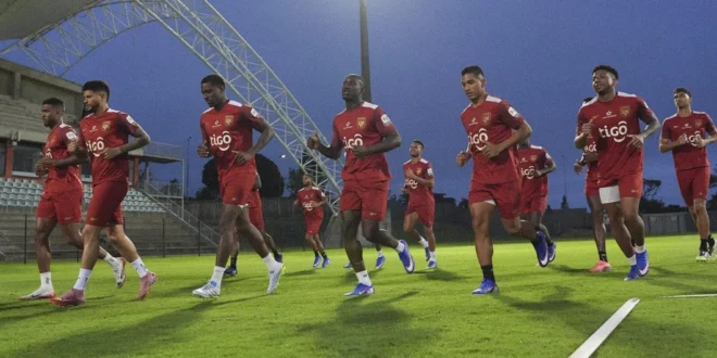 Jugadores de la Selección de Panamá entrenando en el estadio Moses Mabhida de Sudáfrica