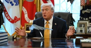 Donald Trump durante la firma de una orden ejecutiva referente a la política exterior con Cuba