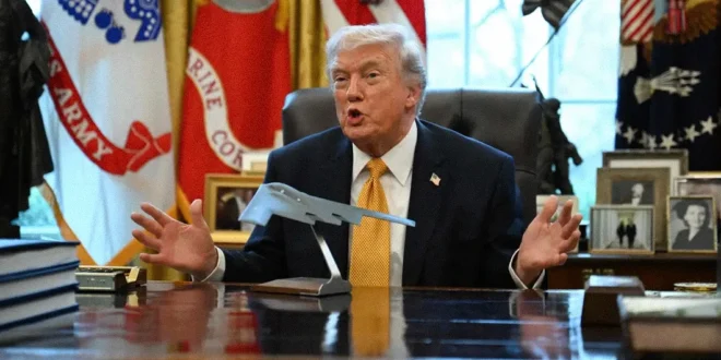 Donald Trump durante la firma de una orden ejecutiva referente a la política exterior con Cuba