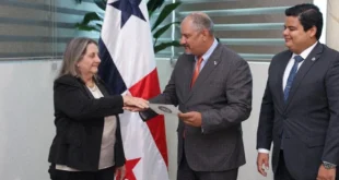 Ángela Russo durante su juramentación como Defensora del Pueblo de Panamá