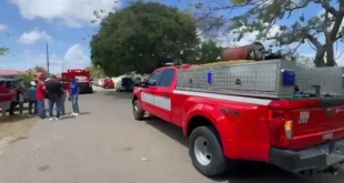Equipos de emergencia atendiendo a personas en Penonomé tras ataque de abejas