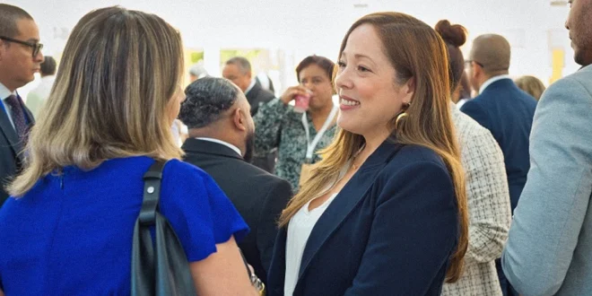 Maru Gálvez de Cobre Panamá en el foro CADE Colón 2026 discutiendo sobre desarrollo regional