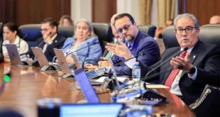 Ministros durante Consejo de Gabinete