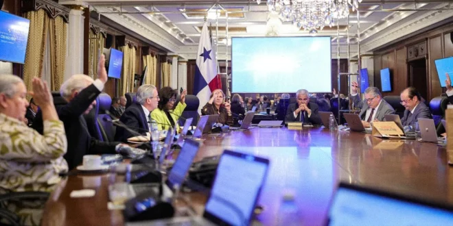 Sesión del Consejo de Gabinete de Panamá discutiendo proyectos de ley institucionales