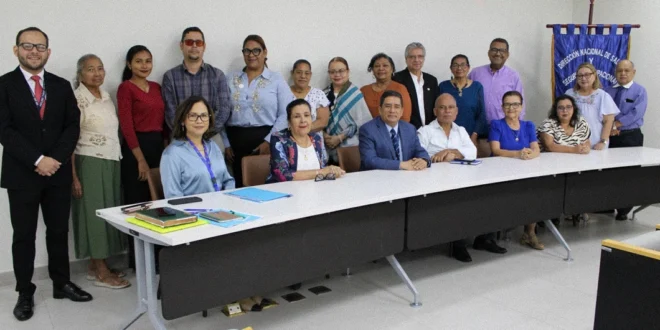 Representantes de la CSS y asociaciones de pacientes en reunión de diálogo