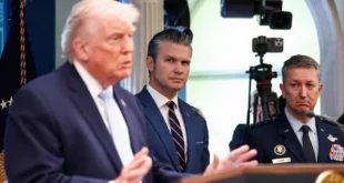 Donald Trump analizando la situación geopolítica y el control del Estrecho de Ormuz en rueda de prensa