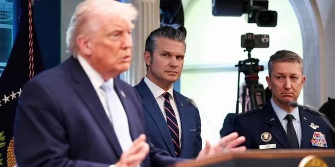 Donald Trump analizando la situación geopolítica y el control del Estrecho de Ormuz en rueda de prensa